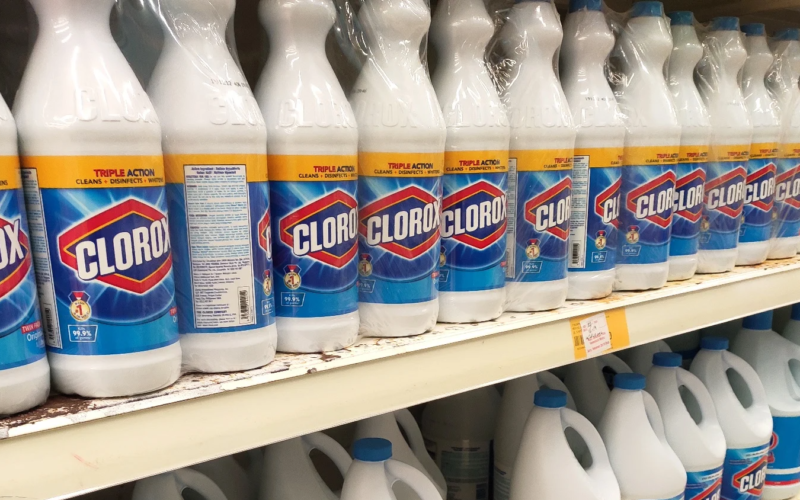 clorox-bleach-in-pool